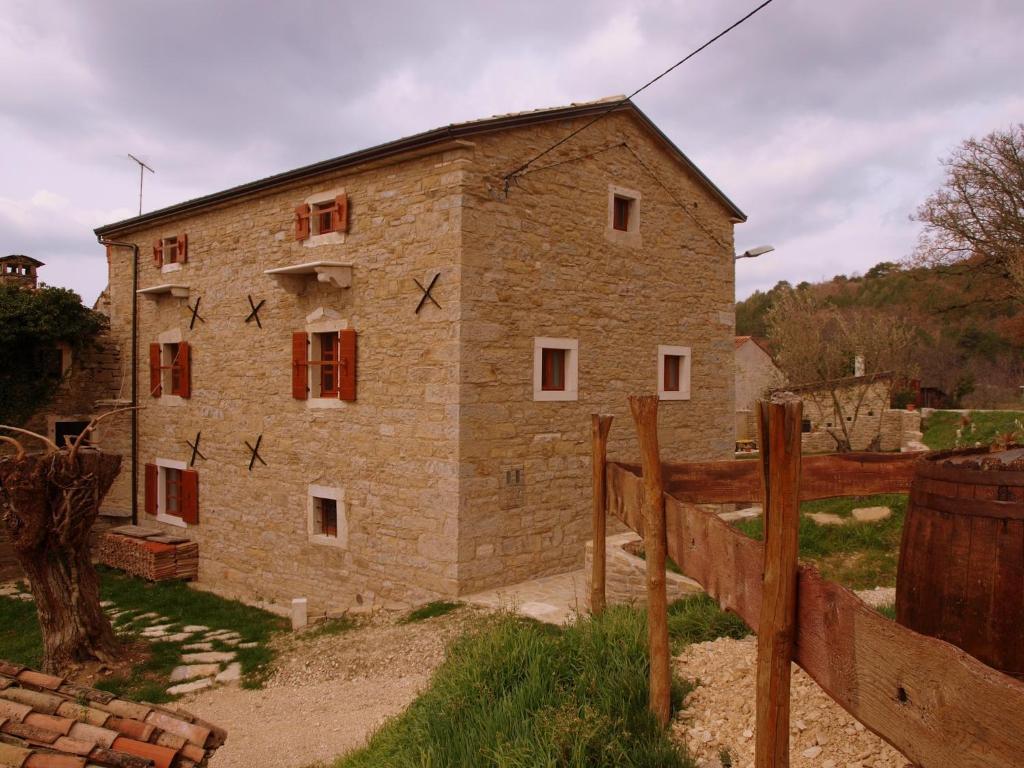 Al Merlo Olivo, Rural Istrian House Buje Bagian luar foto