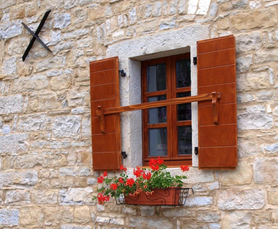 Al Merlo Olivo, Rural Istrian House Buje Bagian luar foto
