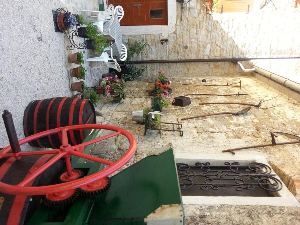 Al Merlo Olivo, Rural Istrian House Buje Bagian luar foto