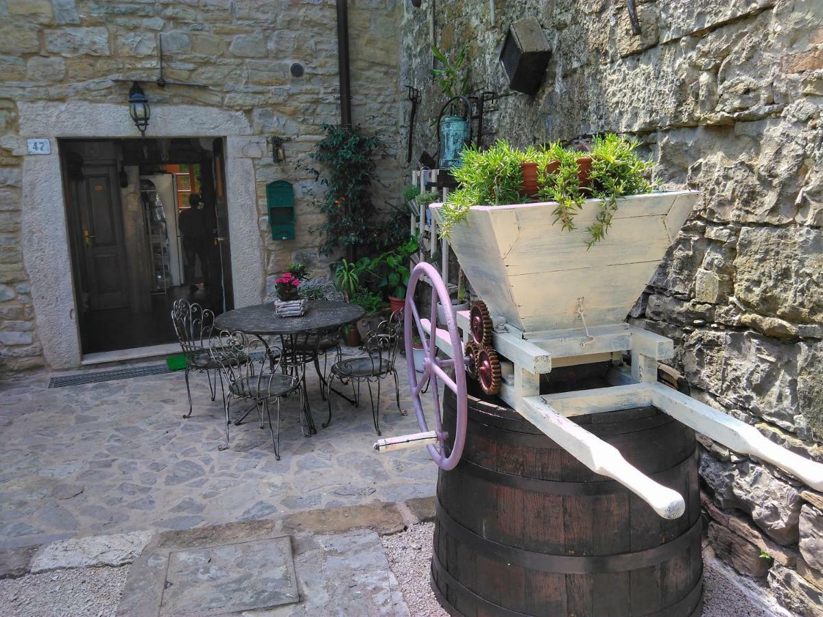Al Merlo Olivo, Rural Istrian House Buje Bagian luar foto